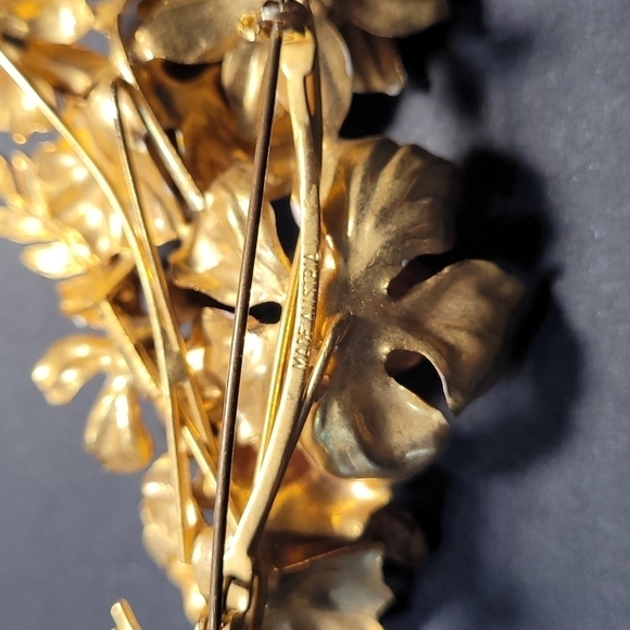 Vintage Signed Austria Made Brooch - Picture 5 of 12